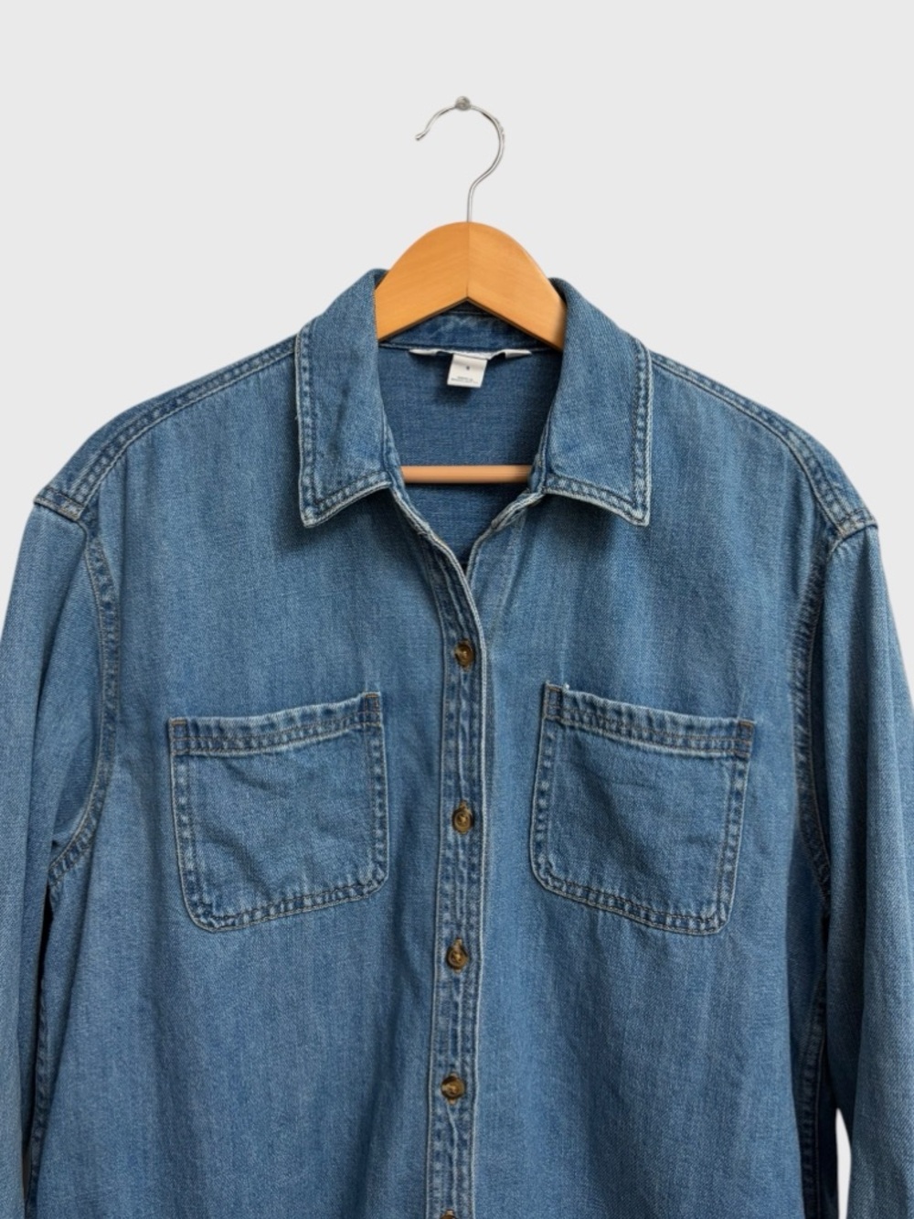 Old Navy Women's Oversized Boyfriend Utility-Pocket Jean Shirt Sz S Medium Wash - Picture 4 of 16
